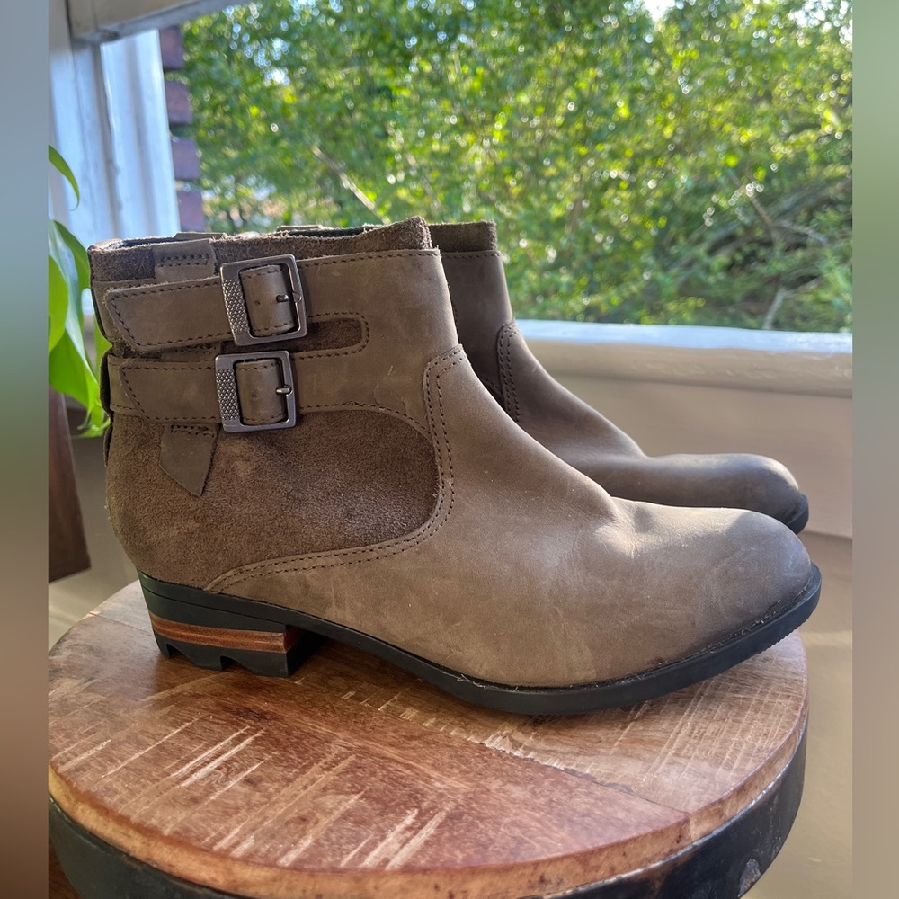 SOREL Lolla™ Waterproof Leather Ankle Boot— Quarry Green— Size 9